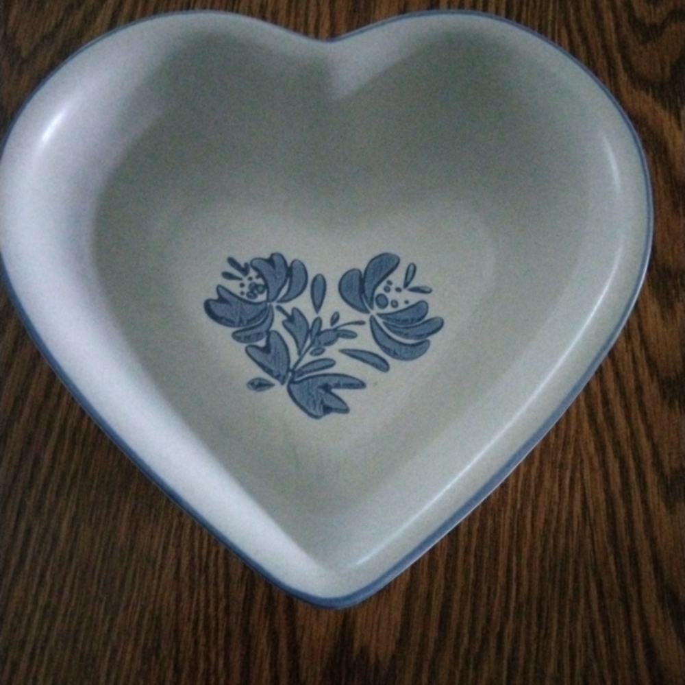 Vintage Pfaltzgraff Heart Shaped Serving Bowl  Yorktowne Pattern - Picture 11 of 11